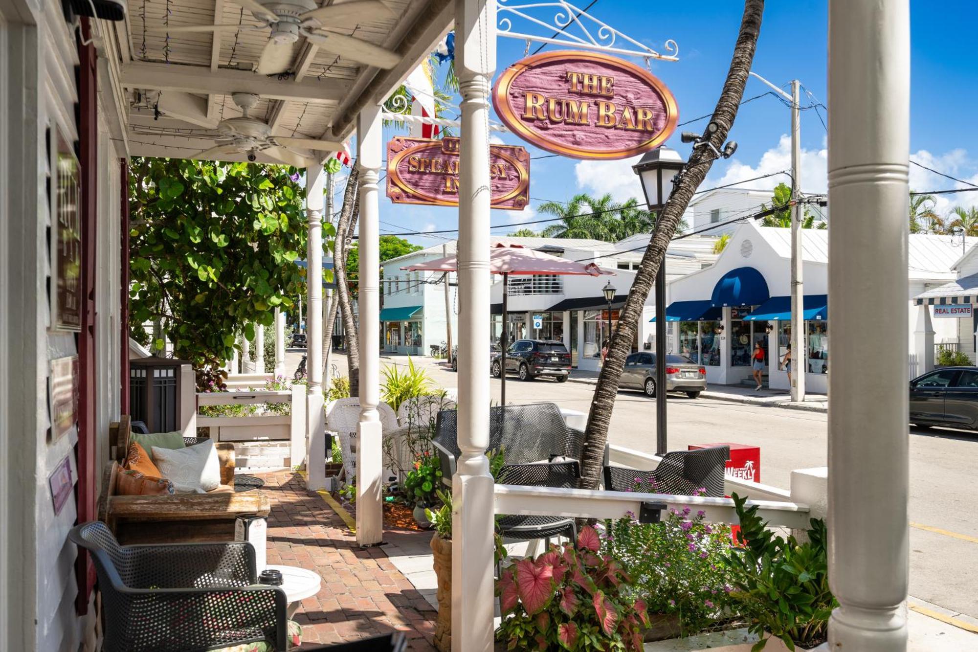 Acomodação com café da manhã  The Speakeasy And Bar Key West