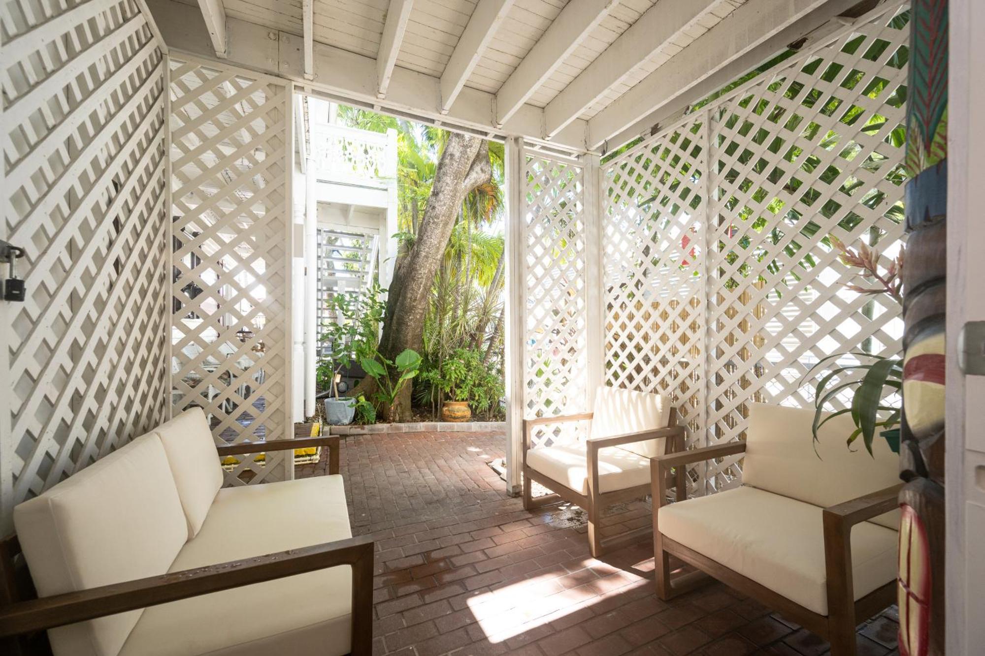 Acomodação com café da manhã  The Speakeasy And Bar Key West